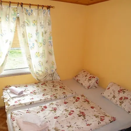 Center Angelos Bronkow Room photo